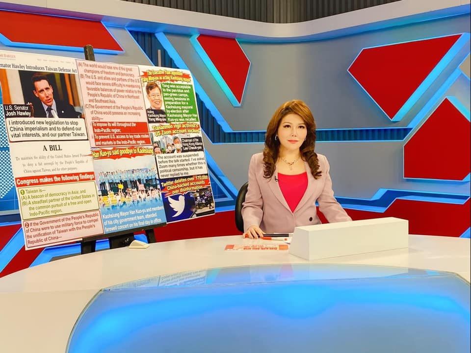 ▲資深媒體人張雅琴在主播台上形象專業，平常總以完妝面貌示人，她之前也曾PO出難得的素顏照，引起網友讚嘆。（圖／翻攝自張雅琴臉書）