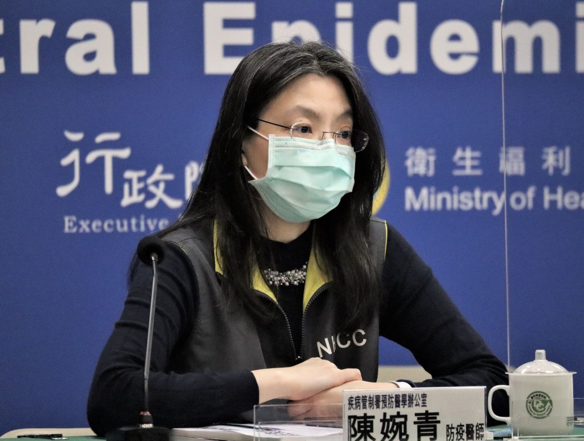 ▲疾病管制署預防醫學辦公室陳婉青防疫醫師指出，配合今日開始的新制，同住家屬若已打完3劑疫苗，就可選擇0+7方案。（圖／指揮中心提供）