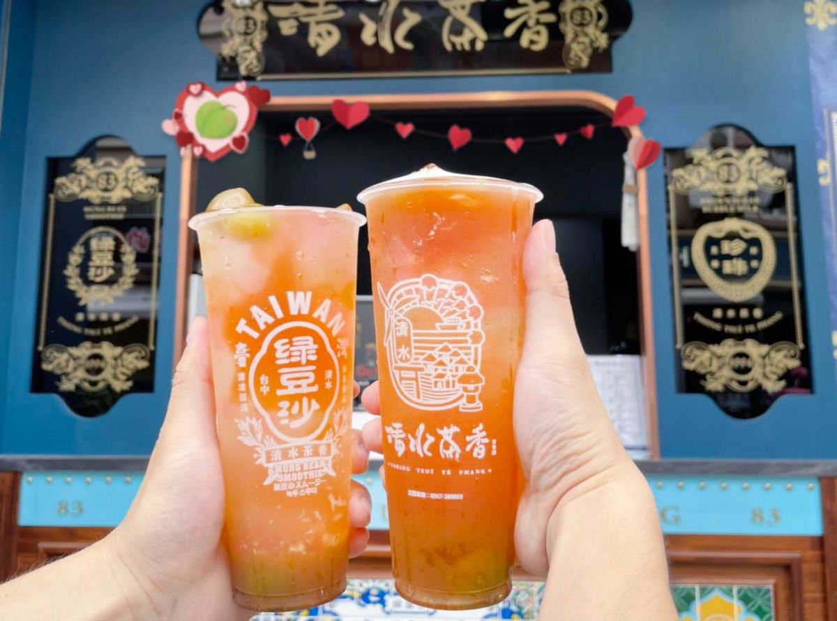 ▲「麥克瘋」4ni？清水茶香以酸甜戀愛滋味的5款青梅新品迎接夏天，5/20邀大家到店挑戰，唱出有關「520」或「我愛你」的歌詞，不只新品買1送1，還能免費加料初戀粉色系晶球；鬍子茶也甜蜜限定「令果520」買1送1。（圖／清水茶香提供）