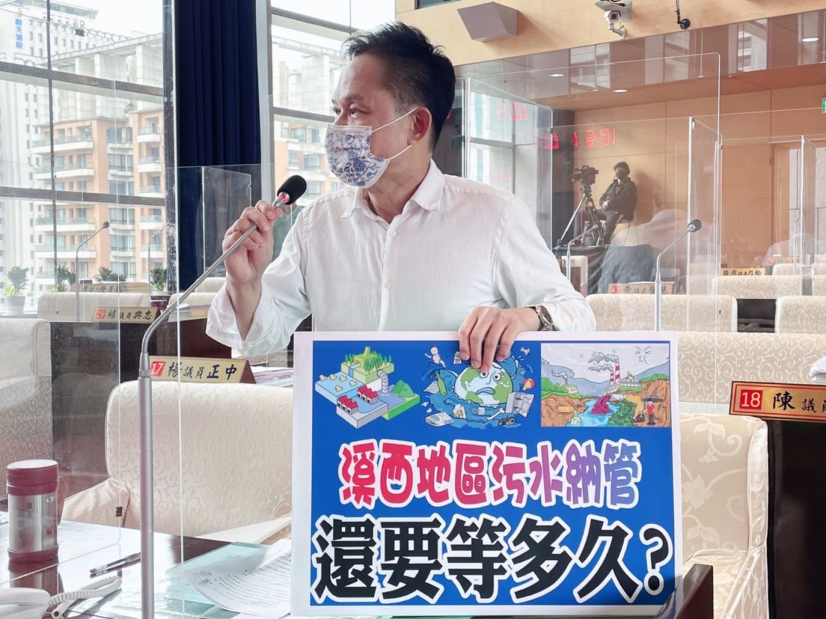 ▲市議員張耀中抨擊說，文山水資源廠就在南屯溪西地區，為什麼輪不到污水接管計劃(圖／柳榮俊攝2022.5.17)