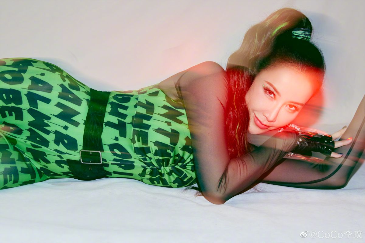 ▲李玟性感辣照曝光。（圖／翻攝李玟微博）