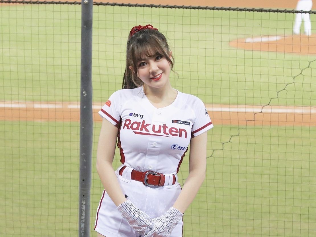 ▲19歲啦啦隊正妹熊霓紅到日本，15秒致敬「九天玄女」晃暈網友。（圖／熊霓臉書）