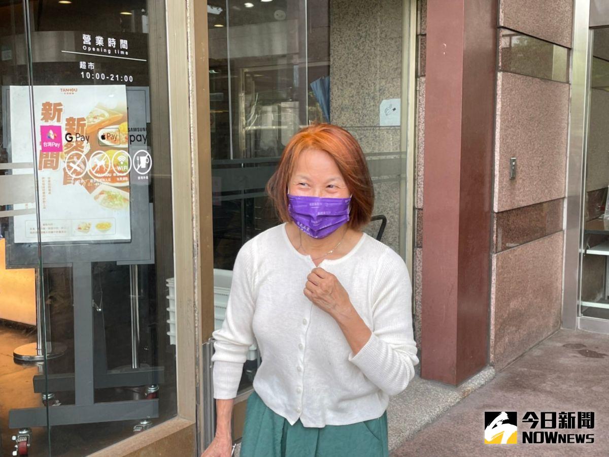 ▲何美鄉表示，施打疫苗後再加上感染的「綜合免疫力」就是最好免疫；預估7月病毒會開始下滑，沒有鼓勵大家去感染，但要告訴大家，把疫苗打滿，不要畏懼感染。（圖／記者黃宣尹攝，2022.05.18）