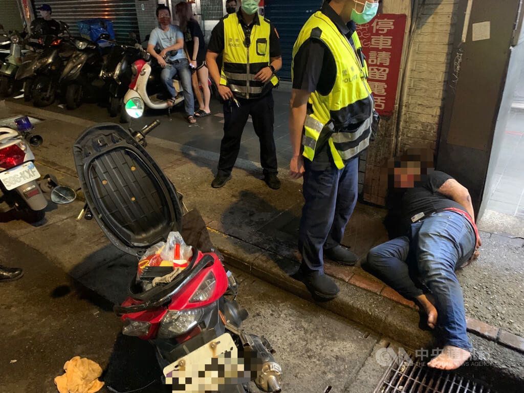 ▲胡男騎機車逃逸約1小時、逾40公里，最後在台北市大同區遭逮捕。（圖／翻攝畫面）