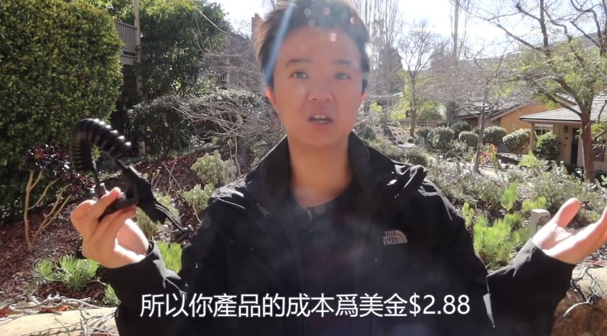 ▲近日有在觀看YouTube的民眾發現，一名「神秘女子」不斷登上廣告版面，好奇真面目為何。（圖/翻攝YouTube）