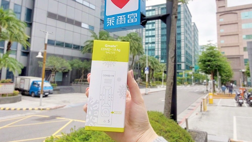 ▲萊爾富引進福吉美唾液快篩單入，5月20日起全台門市陸續開賣，每劑售價175元，每人限購5劑。（圖／萊爾富提供）
