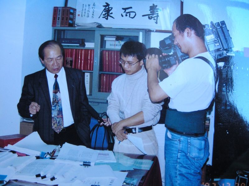 ▲大愛電視台因為擁有自己的衛星,在全世界播出,讓湯昇榮可以一手深耕在地文化、一手放眼國際。(圖片提供/瀚草文創GrX)