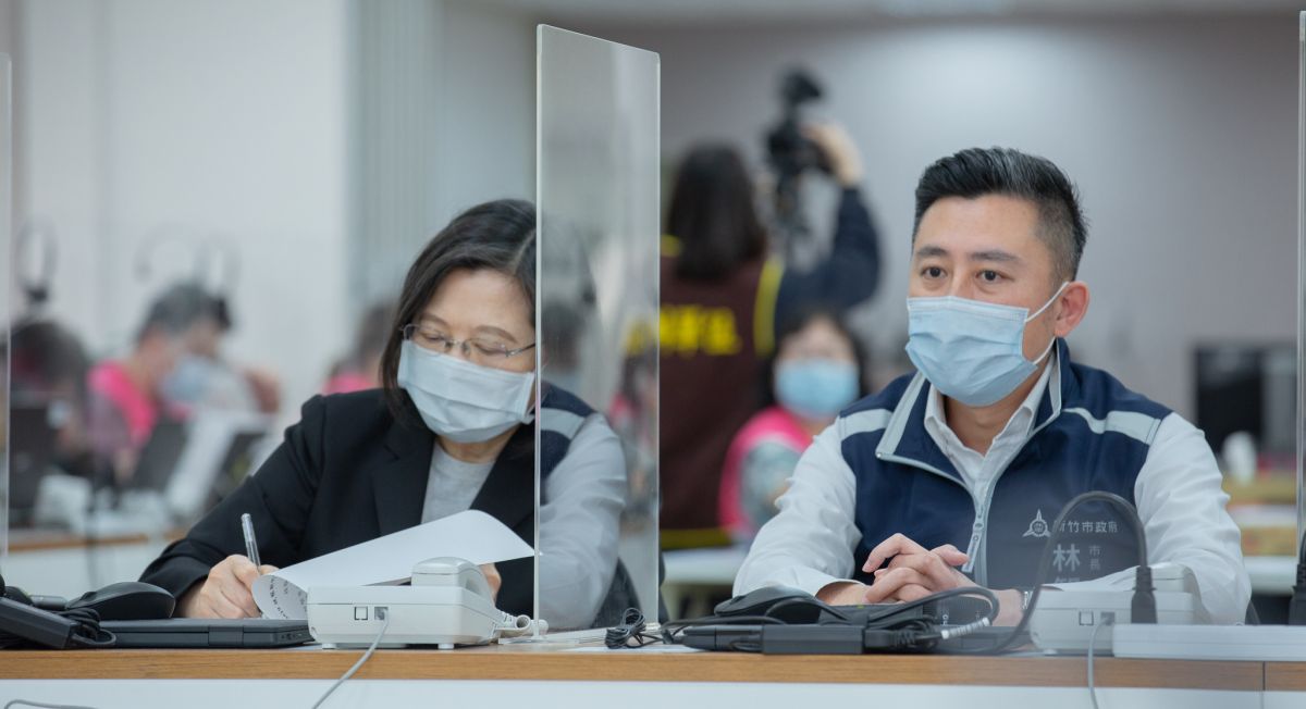 ▲民進黨確定徵召林志堅（右）參選桃園市長，外帶提名現任新竹市副市長沈慧虹角逐新竹市長，隨即引來藍綠各方不同的解讀（圖／總統府提供）