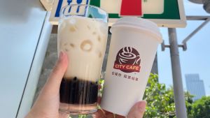 ▲7-ELEVEN這次促銷品項多,就算不喝咖啡的人,也有珍珠純奶茶、冰淇淋紅茶「愛你久久」優惠。(圖/業者提供) ▲7-ELEVEN這次促銷品項多,就算不喝咖啡的人,也有珍珠純奶茶、冰淇淋紅茶「愛你久久」優惠。(圖/業者提供)