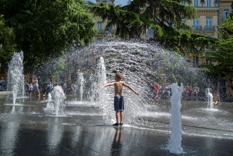 法國遭受熱浪侵襲　許多城鎮氣溫創當地歷史新高
