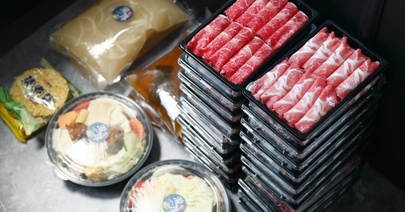 100盎司肉肉火鍋回歸！板腱牛排買1送3：騎車去拿會哭