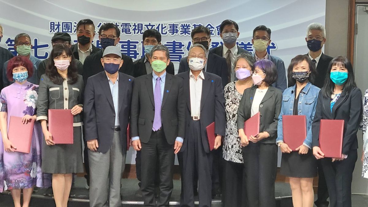 ▲文化部長李永得（前排左4）今（20）日頒發公共電視文化事業基金會第7屆董、監事聘書。（圖／記者李琦瑋攝，2022.05.20）