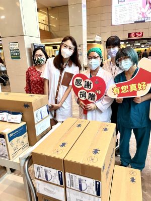 ▲賈永婕有求必應,親送嬰幼兒管線到亞東醫院。(圖/翻攝賈永婕FB) ▲賈永婕有求必應,親送嬰幼兒管線到亞東醫院。(圖/翻攝賈永婕FB)