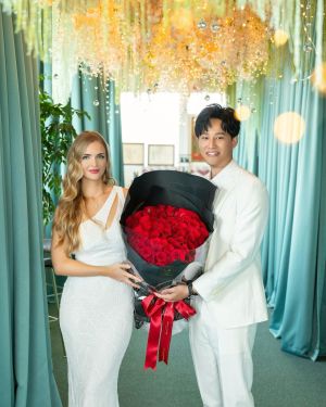 ▲徐新洋獻上1.5克拉鑽石向女友Soa(左)求婚成功。(圖/翻攝徐新洋IG) ▲徐新洋獻上1.5克拉鑽石向女友Soa(左)求婚成功。(圖/翻攝徐新洋IG)