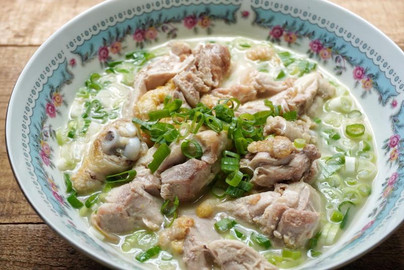 ▲原PO分享「蔥雞湯」的煮法，只需要4步驟，美味的雞湯就能上桌。（圖／臉書粉絲團《小農艷婦》授權提供）