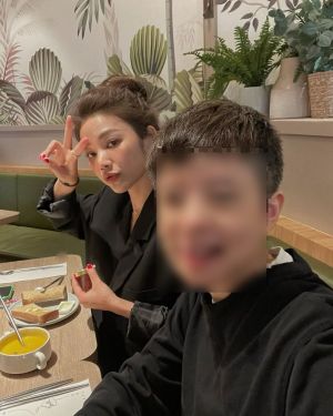 ▲許路兒(左)和女密友一起合影。(圖/翻攝許路兒FB) ▲許路兒和女密友一起合影。(圖/翻攝許路兒FB)