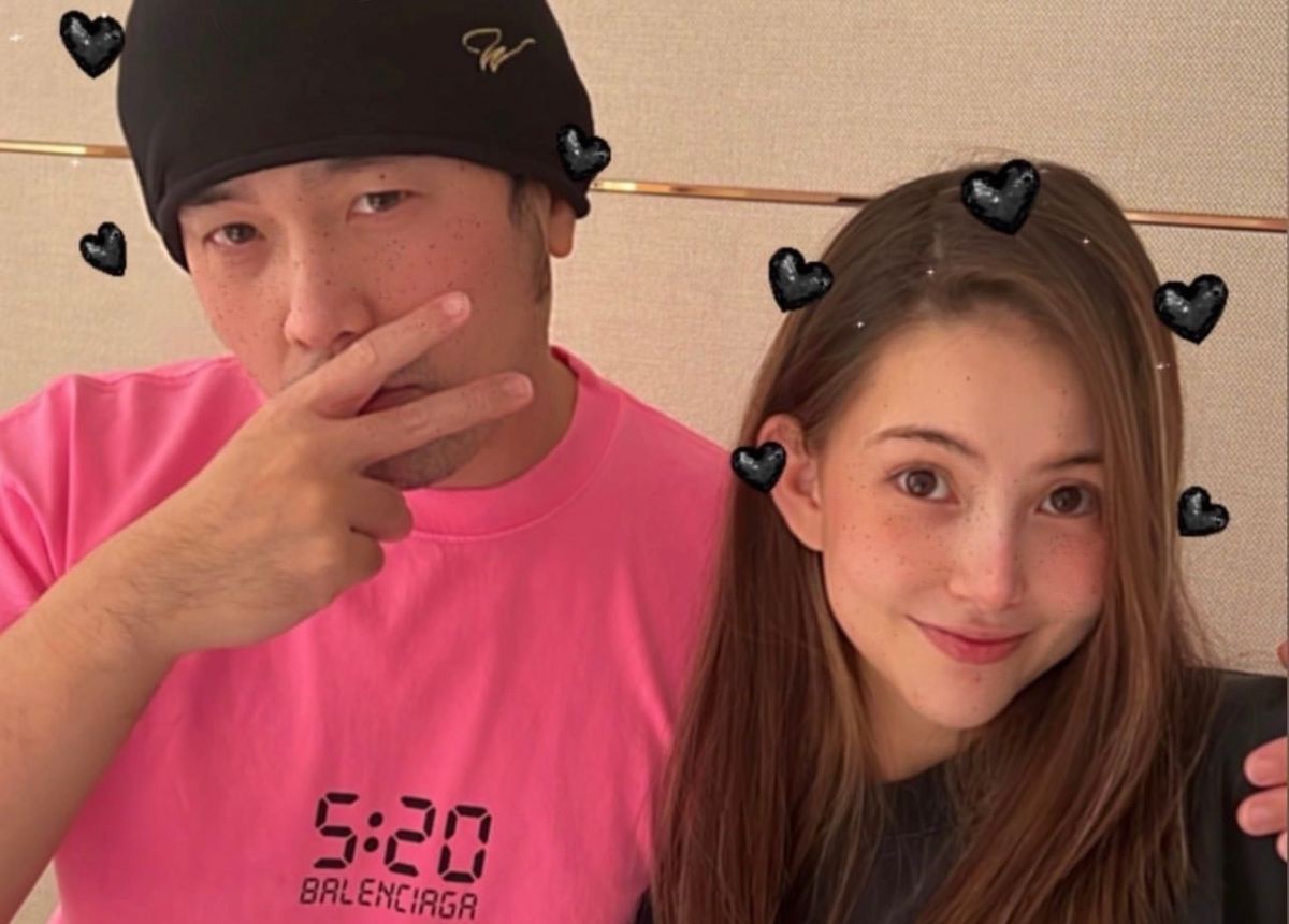 ▲周杰倫（左）520遲了一天放閃。（圖／周杰倫IG）