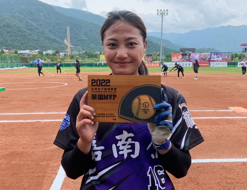 ▲福添福嘉南鷹柯夏愛（壘協提供）