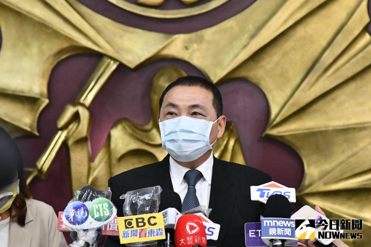 ▲為鼓勵65歲以上長者施打第4劑疫苗，新北市長侯友宜25日宣布，只要6月底前接種就送2劑快篩。（圖／記者陳志仁攝，2022.05.23）