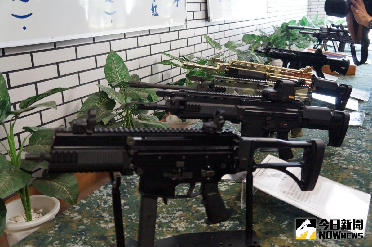 ▲軍備局205廠於2015年舉辦媒體邀訪，展出多款研發中試驗性槍枝。（資料照／記者呂炯昌攝）