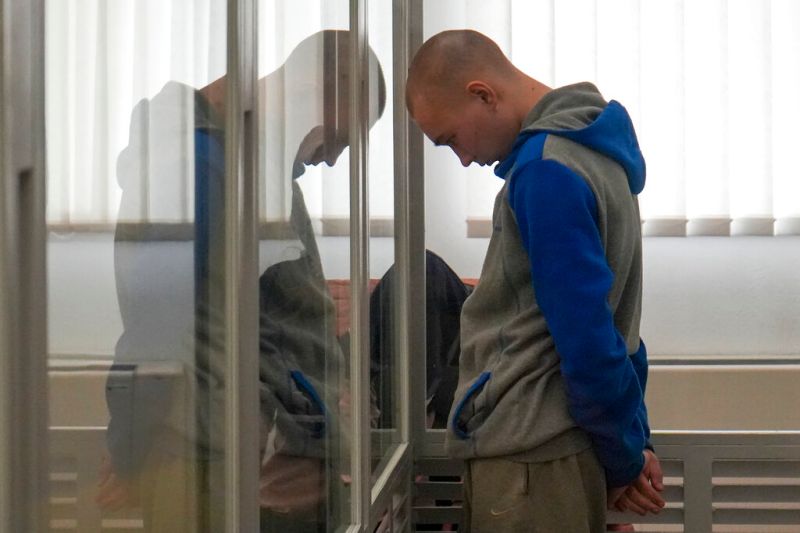 ▲莫斯科當局下令入侵烏克蘭後，第一個在烏國接受戰爭罪審理的俄國軍人希希馬林（Vadim Shishimarin）18日在基輔（Kyiv）認罪，今天判決俄士兵無期徒刑。（圖／美聯社／達志影像）