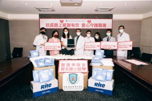 ▲賈永婕突接醫院電話「嬰兒插管急救沒機器」 火速出手救人。(圖/翻攝自《賈永婕的跑跳人生》) ▲賈永婕突接醫院電話「嬰兒插管急救沒機器」 火速出手救人。(圖/翻攝自《賈永婕的跑跳人生》)