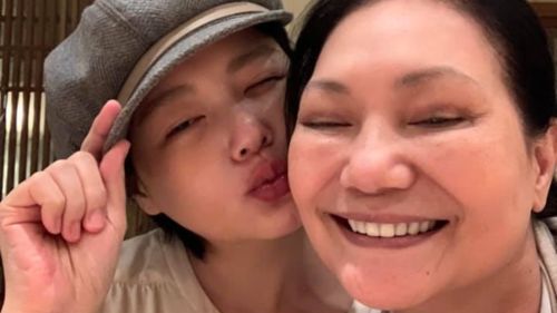 大S媽更新大頭照！不再托腮露齒燦笑　換成「白色無眼雕像」惹淚
