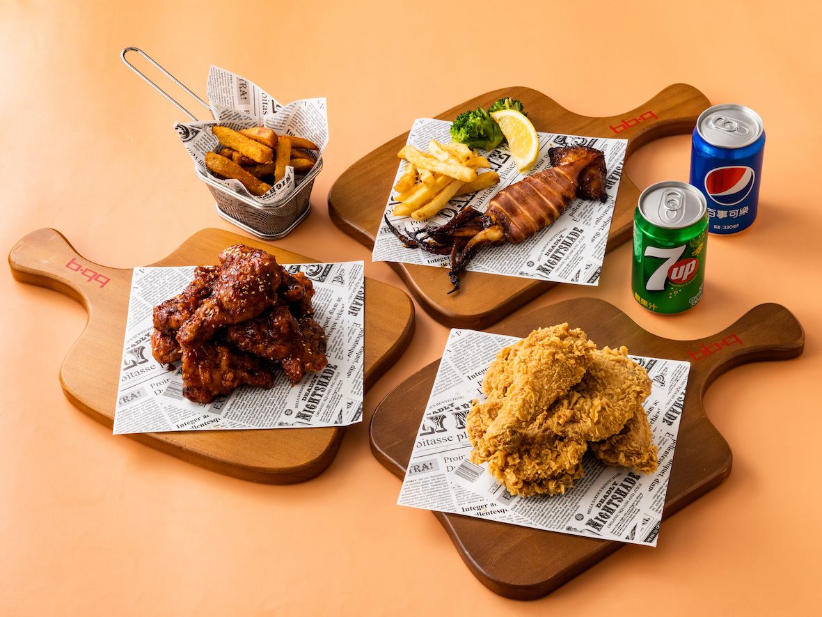 ▲端午節bb.q CHICKEN韓式炸雞推出「端午好食雞」，姓名對中「端、午、節」任1字，消費全雞即可免費喝韓國進口飲料；慶祝進軍高雄，5/24、5/25「高雄民裕店」試營運享外帶自取9折優惠。（圖／全家國際餐飲提供）