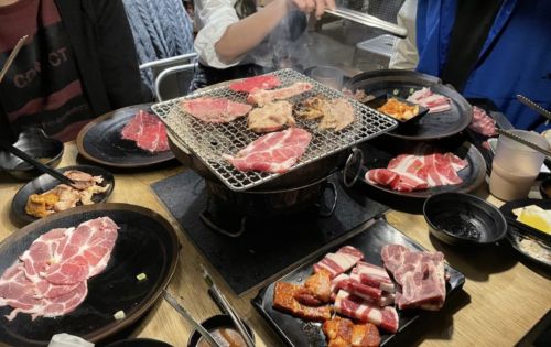 餐廳訂5人！客入座嗆「為何只有5個位子？」　店員愣：我不會通靈