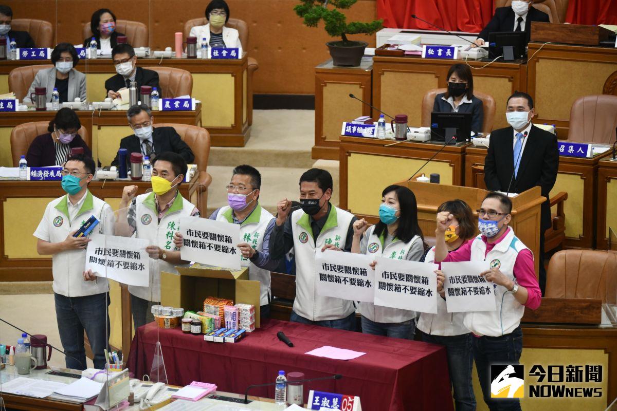 ▲民進黨新北市議會黨團呼籲市府，「市民要關懷箱，關懷箱不要縮水」。（圖／記者陳志仁攝，2022.05.24）