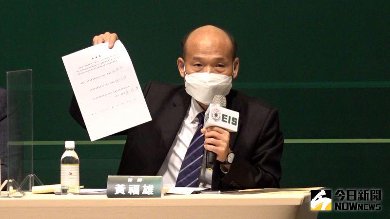 ▲黃福雄指出,2016年張國華宣稱其為EIS的Permanent President,違反公司章程,因此不合法,股東之一的張國明才會在5月10日召開EIS股臨會。(圖/記者朱永強攝,2022.05.24)