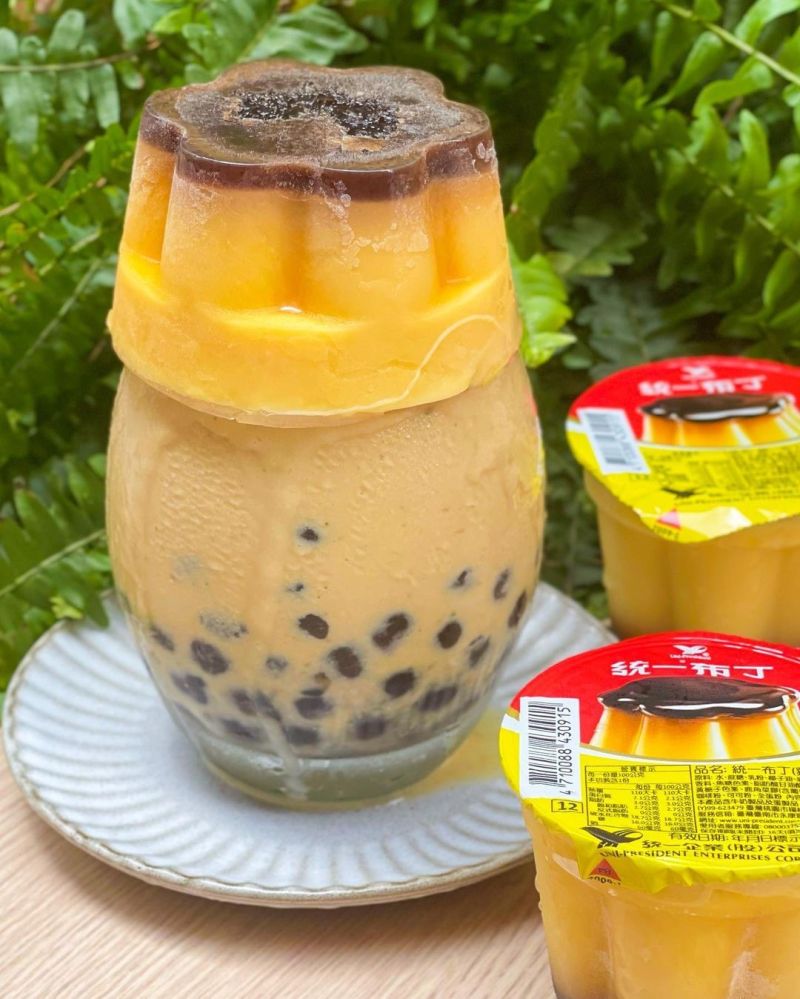 ▲凍過的統一布丁吃起來不會很硬，反而是像雪糕一樣，一咬就可以入口。（圖／IG-solo_guide）
