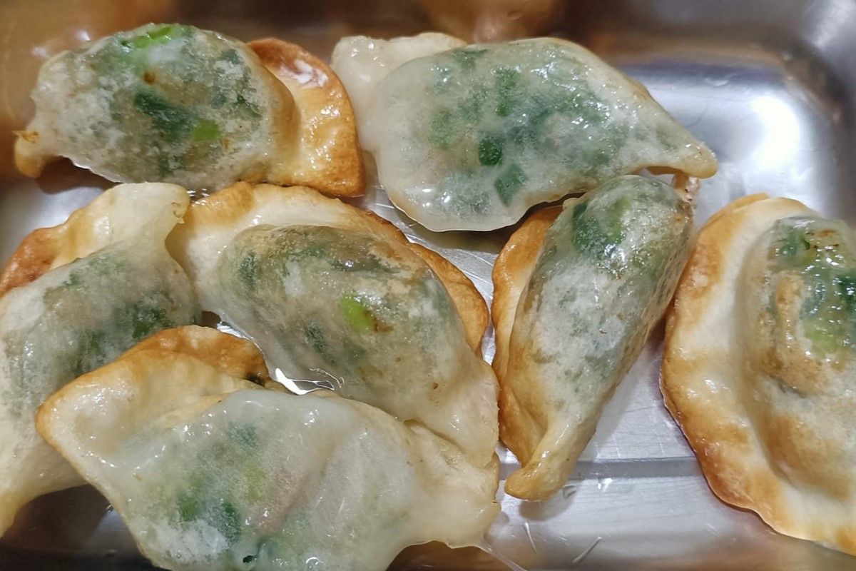 ▲水餃用水煮不夠看，婆媽1招口感大升級：「酥脆新感覺」。（圖／臉書社團《廚藝公社》） 