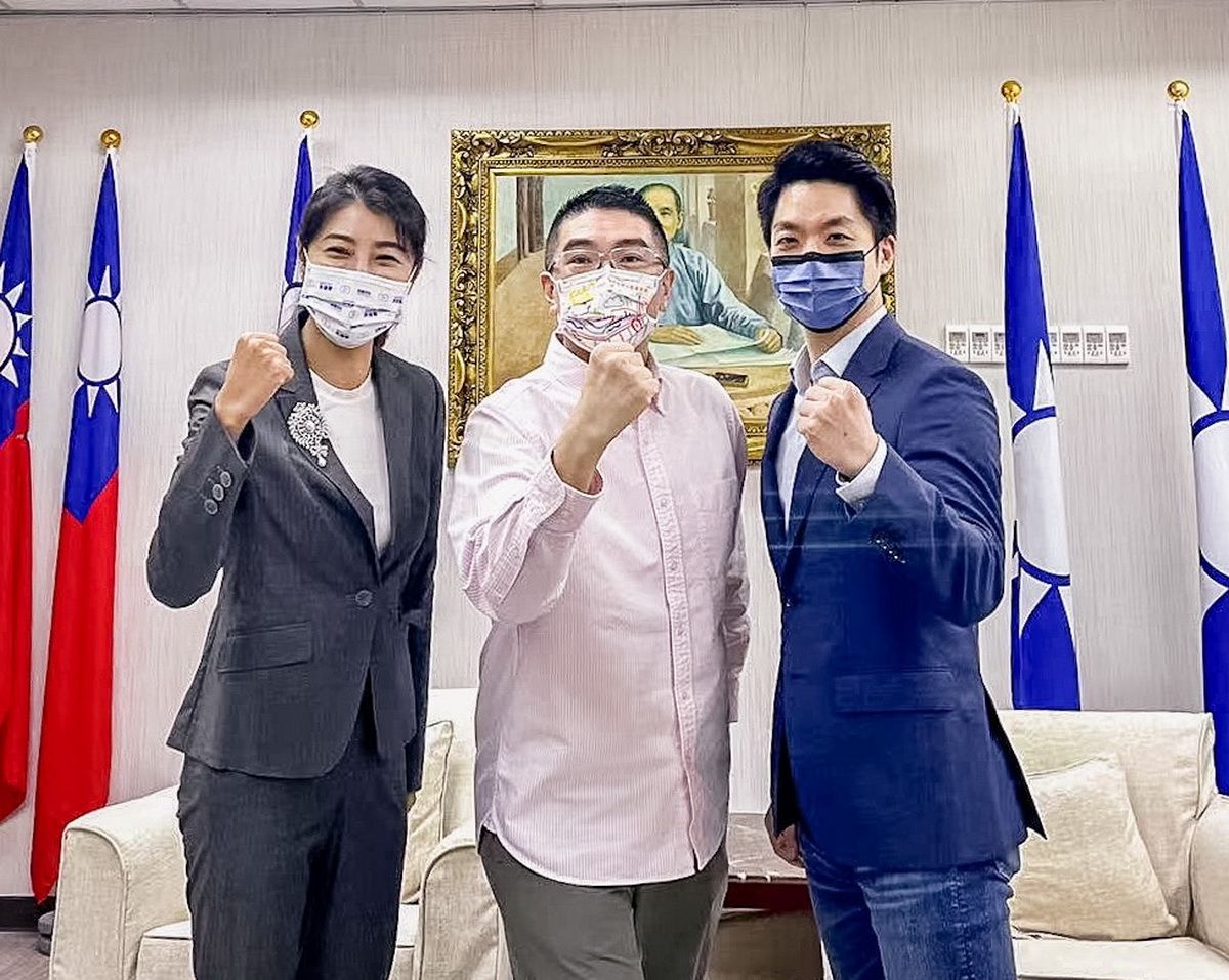 ▲國民黨中常會今（25）日徵召基隆市的前立委謝國樑（中）、立委蔣萬安（右）與許淑華，代表國民黨參選基隆市長、台北市長、南投縣長。（圖／謝國樑提供）