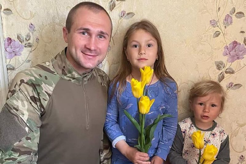 ▲烏克蘭知名業餘拳擊冠軍Oleg Prudky在戰爭中犧牲，留下兩名幼女。（圖／取自推特）