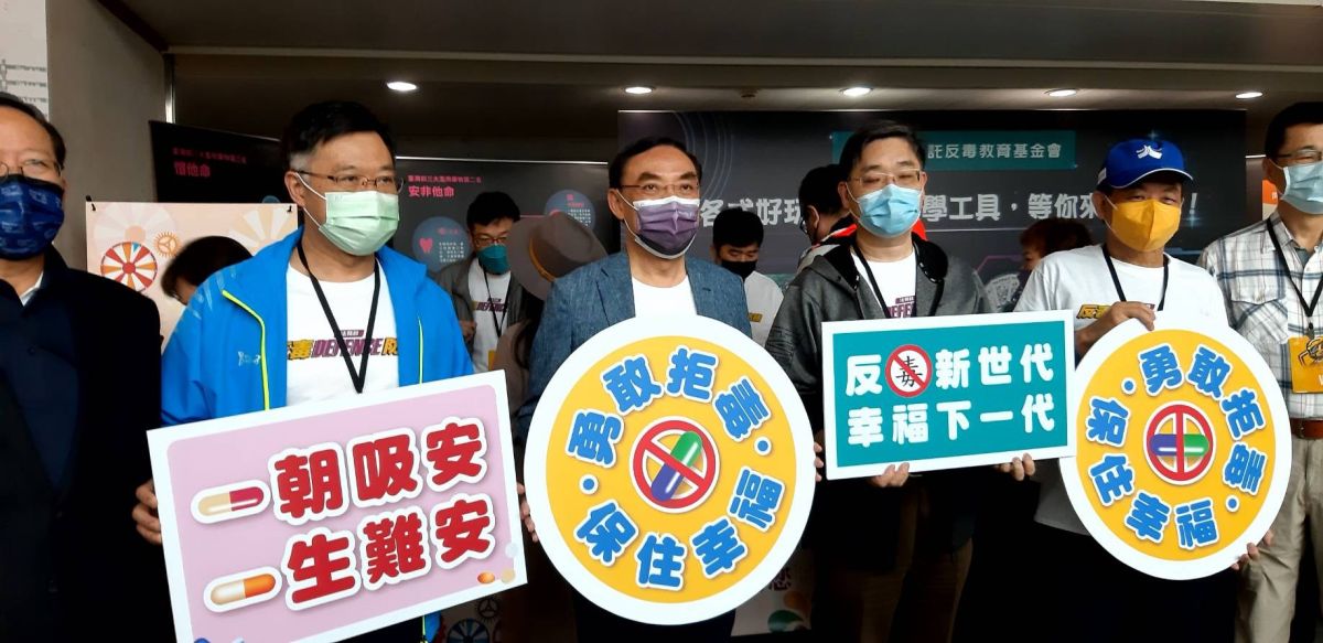 ▲法務部長蔡清祥宣導反毒防賭，在職籃開球。（圖／法務部提供）