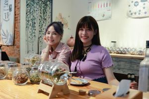 ▲夏宇童好身材深藏不露,花絮照片全失焦。(圖/夏宇童臉書) ▲夏宇童好身材深藏不露,花絮照片全失焦。(圖/夏宇童臉書)