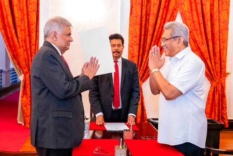 ▲曾5度擔任斯里蘭卡總理的威克瑞米辛赫(Ranil Wickremesinghe,圖右)再度被任命為總理。 (圖/美聯社)