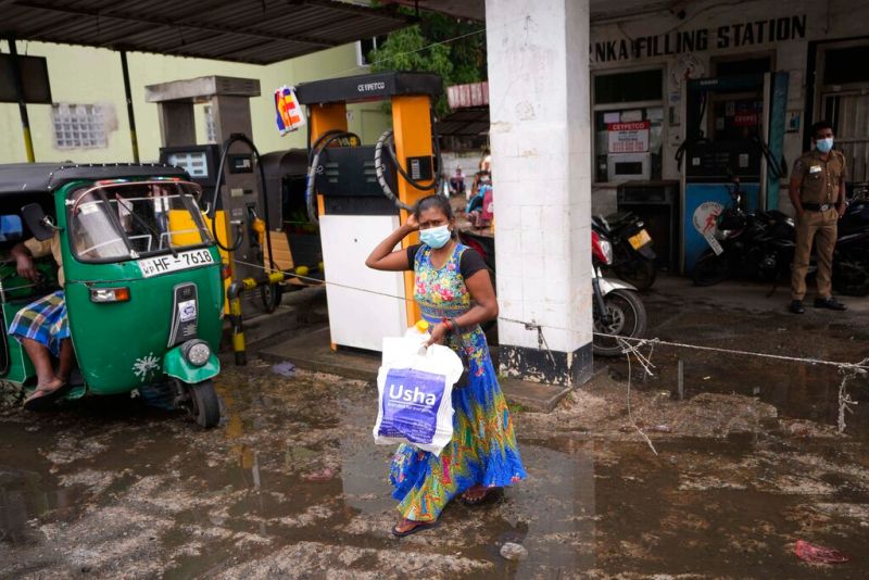 ▲斯里蘭卡能源進口因外匯見底受限，燃料價格一口氣調漲2至3成，民眾苦不堪言。（圖／美聯社／達志影像）