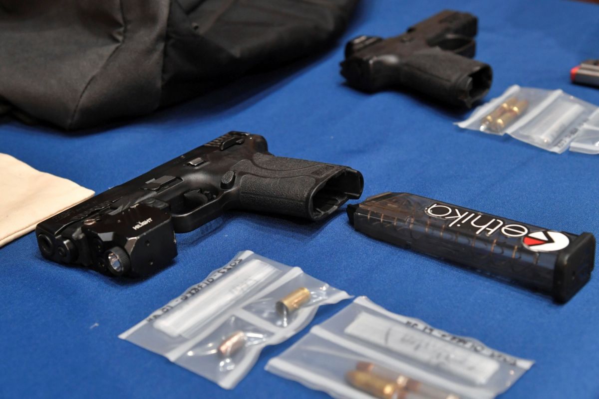 ▲美國近日接連發生水牛城超市、南加州教會、德州小學槍擊事件，長年一再重演槍枝暴力再度浮上檯面，美國憲法保障擁槍權與獨有的熱愛槍枝文化是背後最難解的問題。示意圖。（圖／美聯社／達志影像）