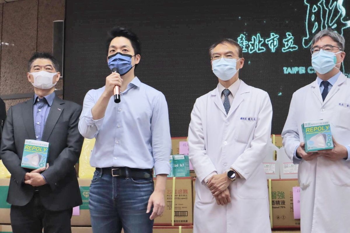 ▲蔣萬安率「防疫台北隊」，捐贈愛心醫療物資挺醫護。（圖／蔣萬安競選團隊提供）