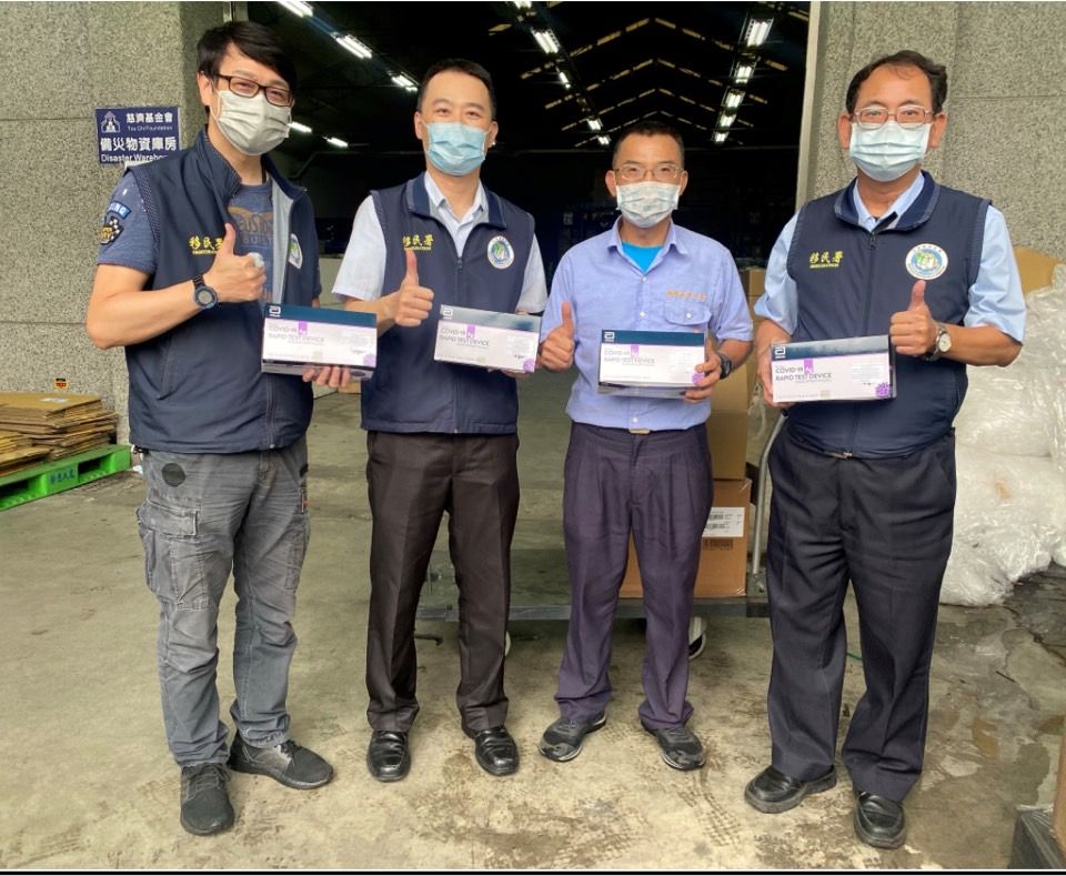 ▲民間團體及新住民於日前陸續捐贈防疫物資給移民署新北市專勤隊。（圖／移民署提供）