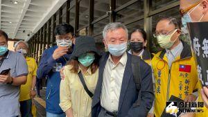 楊志良 馮媽媽 國賠 北院 北檢 ▲前衛生署長楊志良與死者家屬馮媽媽。(圖/記者潘千詩攝,2022.05.26)