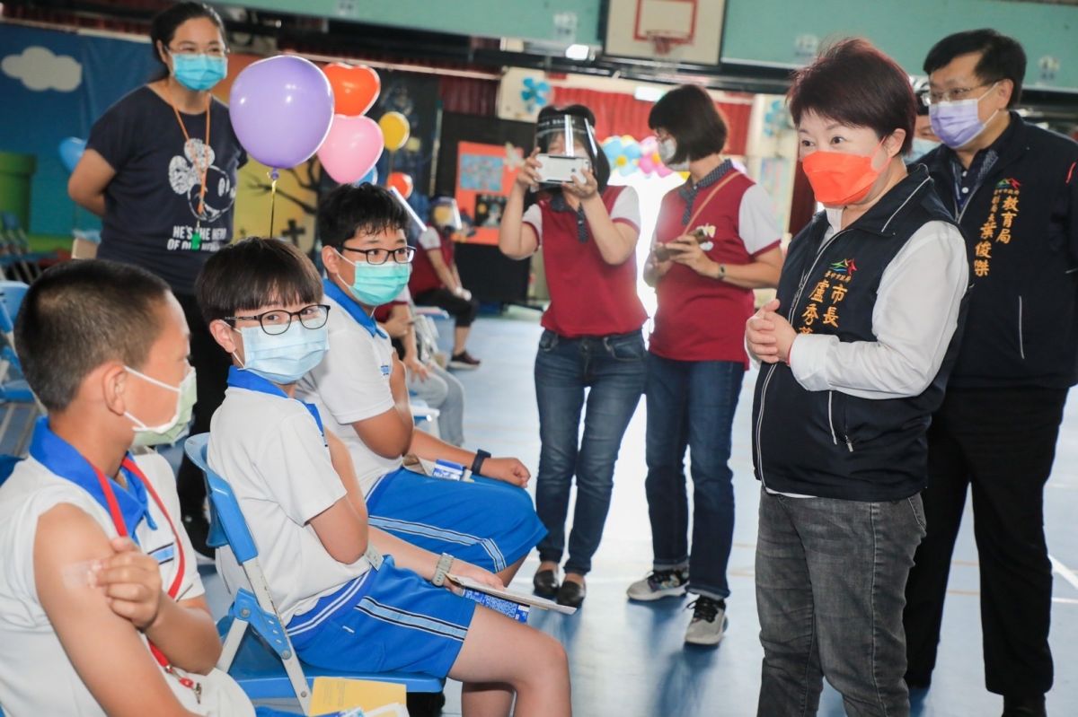 ▲中市長盧秀燕宣布，將針對2至12歲的台中幼童以及設籍和平區的居民，每人發放2劑快篩試劑(圖／市政府提供2022.5.26)