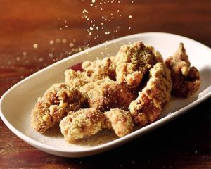 ▲春水堂推出「黃金香酥雞」外送買一送一,等於買兩份110元。(圖/業者提供) ▲春水堂推出「黃金香酥雞」外送買一送一,等於買兩份110元。(圖/業者提供)