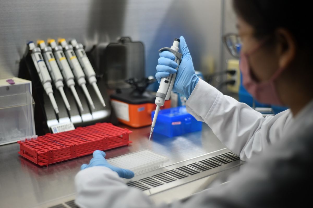 ▲毒蟲帶尿液到宮廟「過爐」　祈求遭逮時能「呈陰性」（圖/記者鄧力軍翻攝）