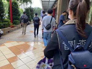 檢調 搜索 中資挖角 ▲檢調第二波搜索10家具中資背景的企業。(圖/翻攝照片)