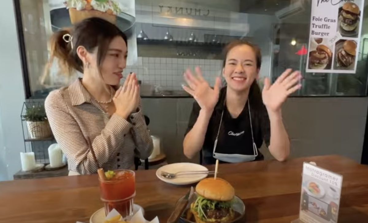 ▲Jenny這次前往位於曼谷的熱門餐廳「Chunky」，帶大家吃吃看美女主廚手作的漢堡排。（圖／翻攝自影片）