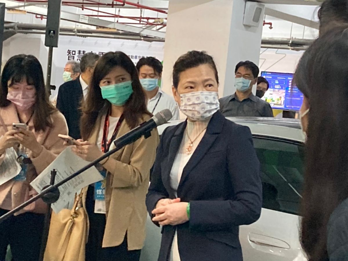 ▲經濟部長王美花針對餐飲業行銷補助進度回應表示，截至昨（26）日已有超過1.8萬件申請，目前還再受理當中。（圖／記者鄭妤安攝影）