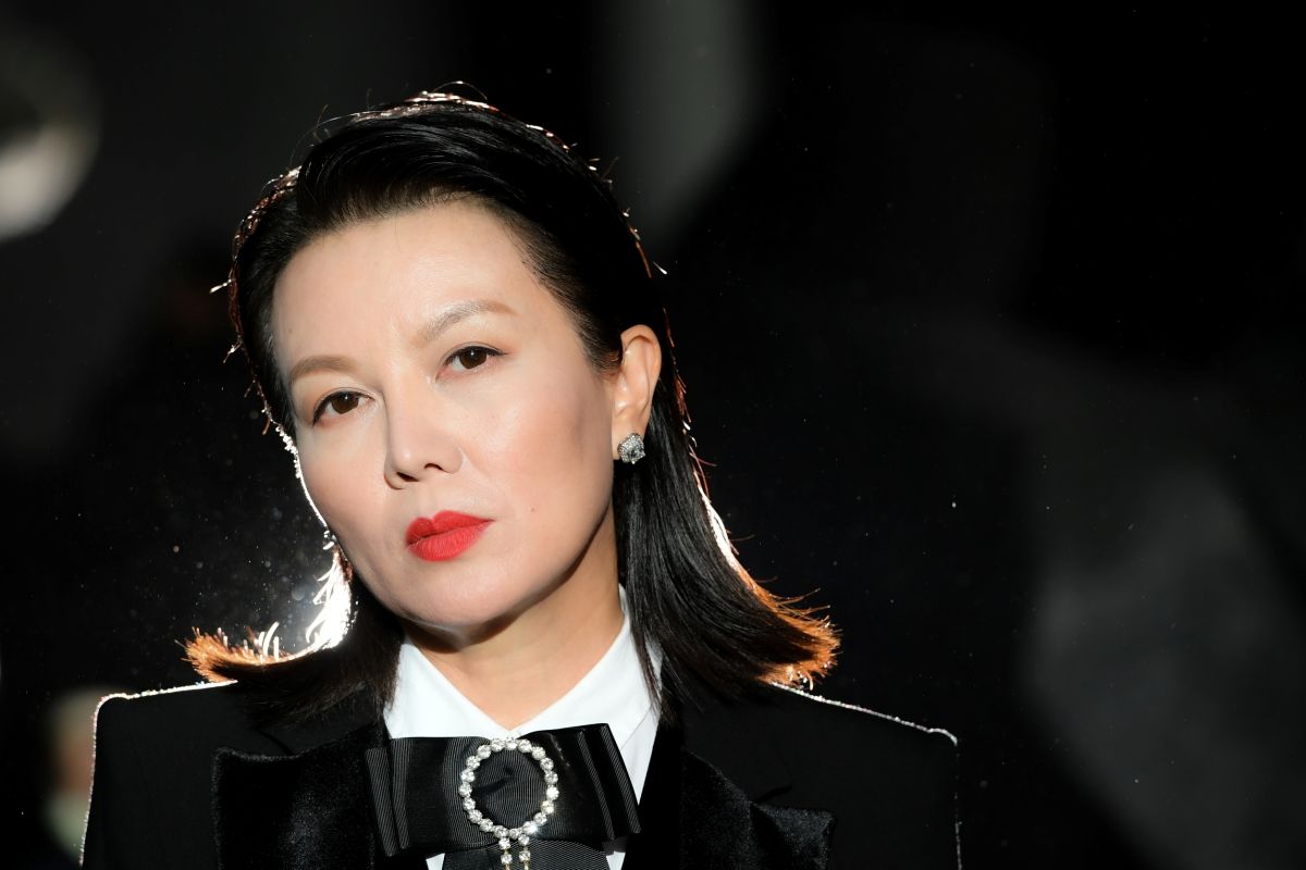 ▲苗可麗今（28）日突然在臉書曬出超大鑽戒牽手照，讓網友狂喊「恭喜」。（圖／三立）